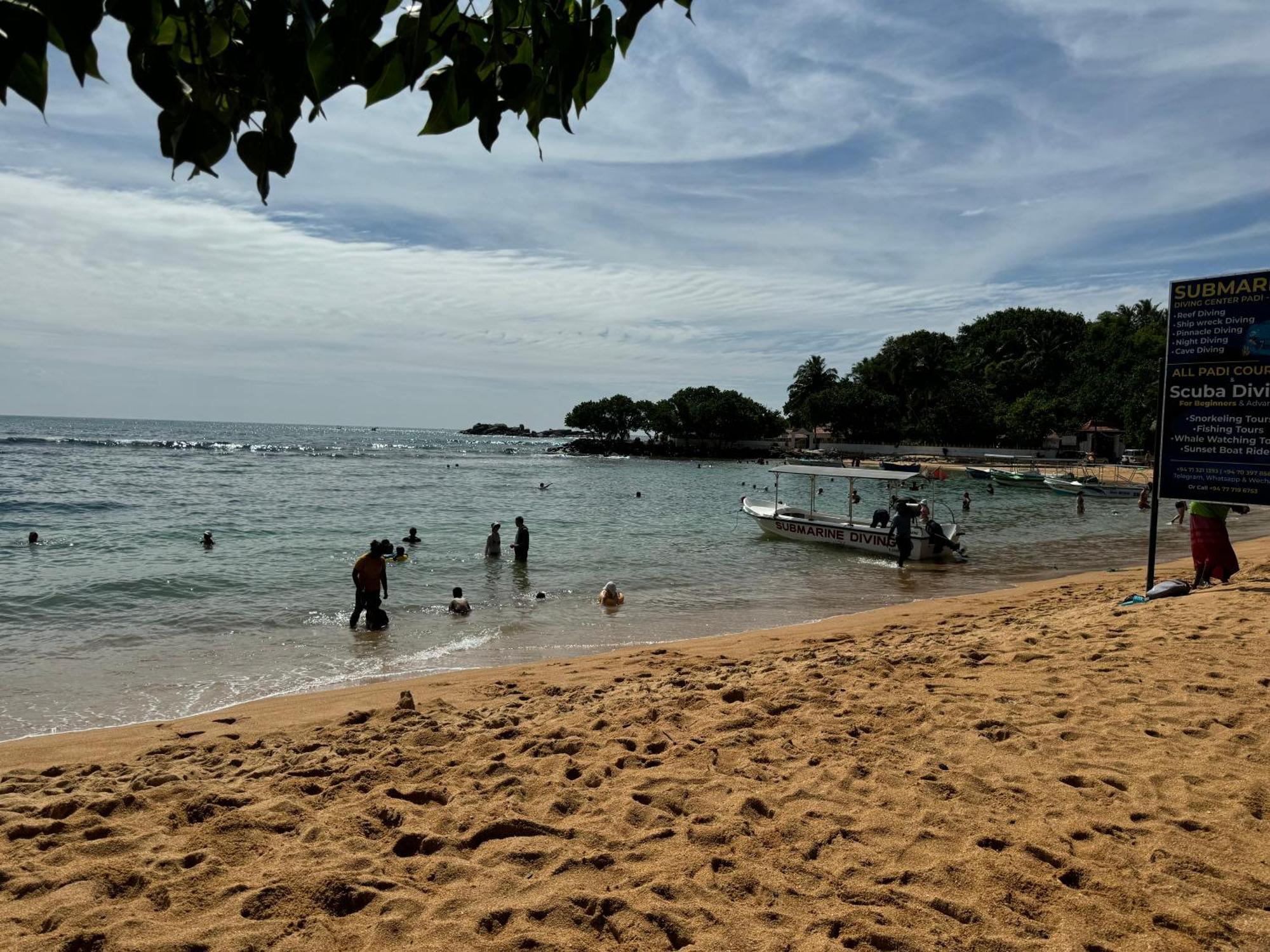 Brinkhouse Guesthouse , Unawatuna Beach Bagian luar foto
